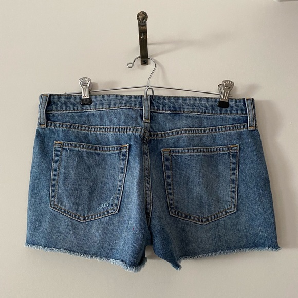 GAP Sexy Boyfriend Distressed Denim Shorts - Picture 2 of 2